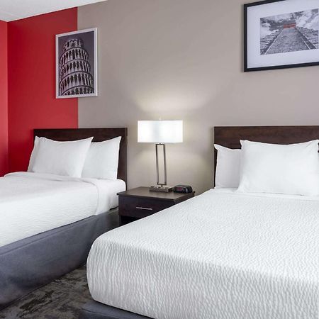 Ramada by Wyndham Thunder Bay Airlane Hotel Bagian luar foto