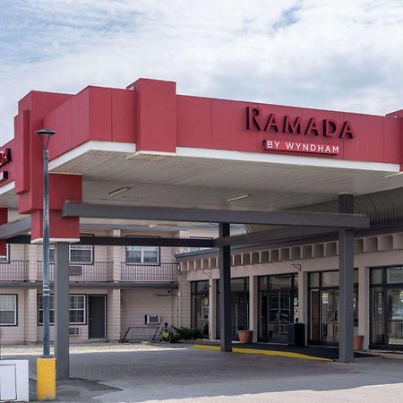Ramada by Wyndham Thunder Bay Airlane Hotel Bagian luar foto