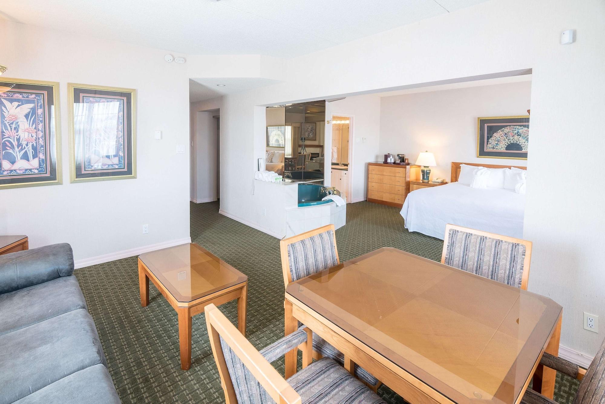 Ramada by Wyndham Thunder Bay Airlane Hotel Bagian luar foto