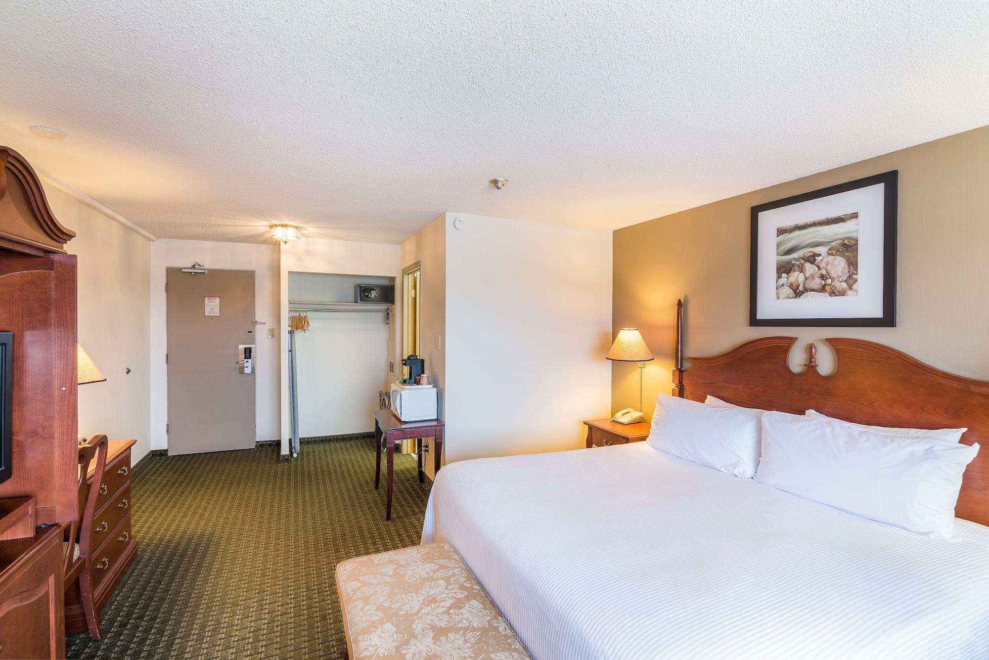 Ramada by Wyndham Thunder Bay Airlane Hotel Bagian luar foto