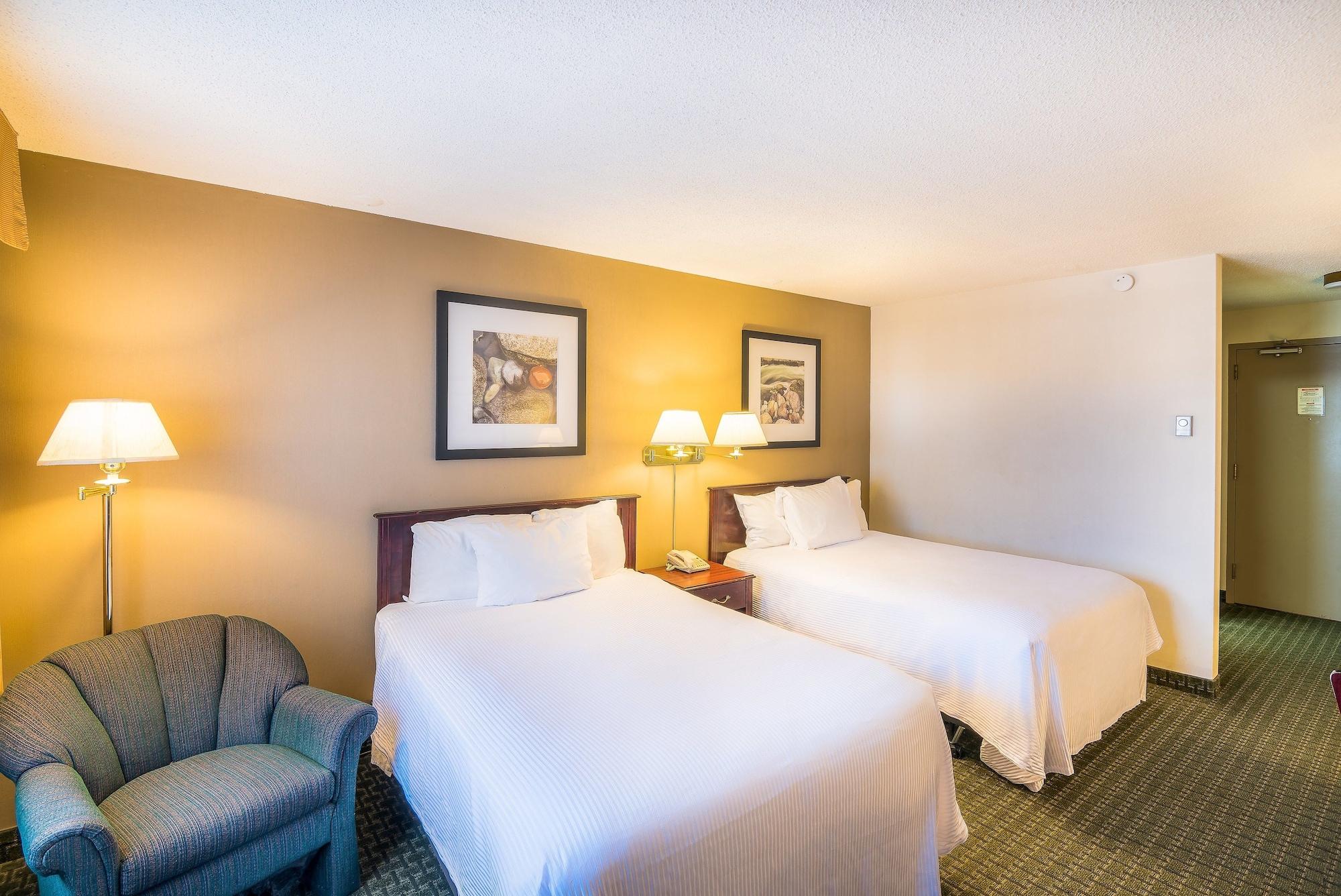 Ramada by Wyndham Thunder Bay Airlane Hotel Bagian luar foto
