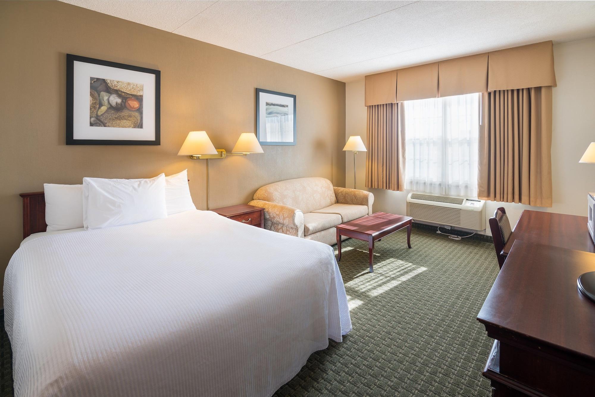 Ramada by Wyndham Thunder Bay Airlane Hotel Bagian luar foto