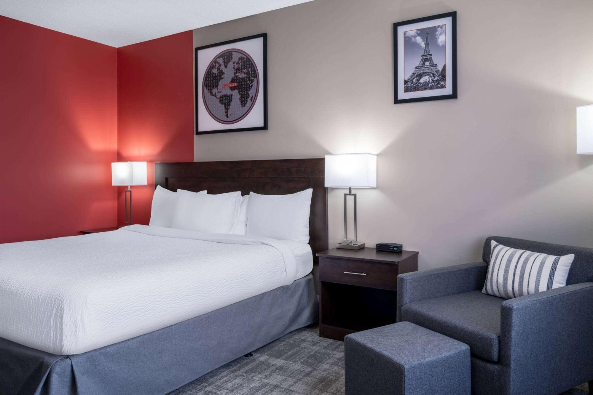 Ramada by Wyndham Thunder Bay Airlane Hotel Bagian luar foto