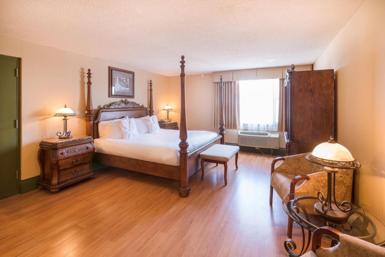Ramada by Wyndham Thunder Bay Airlane Hotel Bagian luar foto